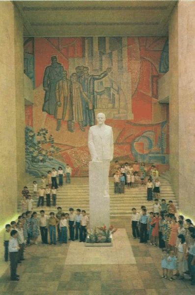 Центральный зал музея В.И. Ленина в Ташкенте